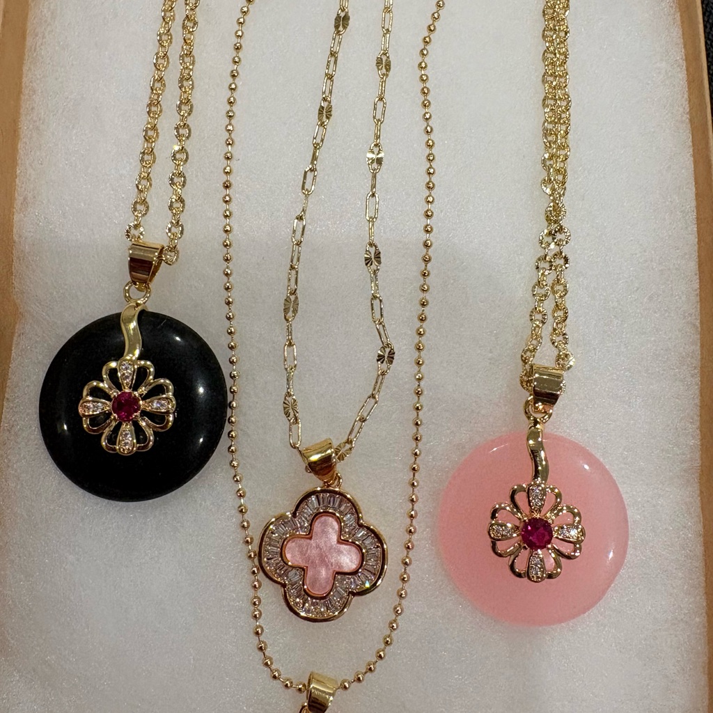Jade And Clover Bundle Necklace With Rings 80$